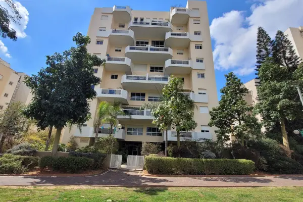 דירה 4 חדרים בהוד השרון – תמונה 3